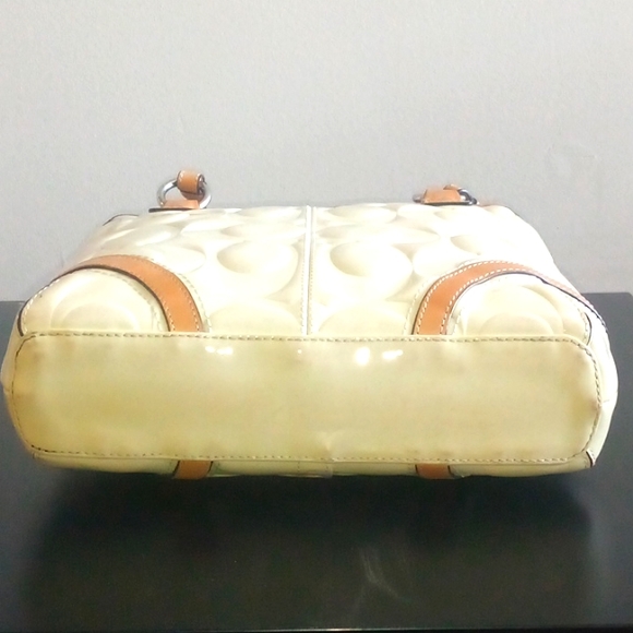 Coach - Picture 3 of 6